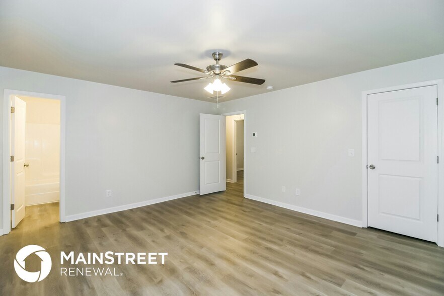 Building Photo - 430 Birch Ln SE