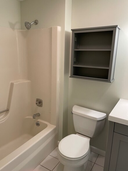 Building Photo - 42 N Main St