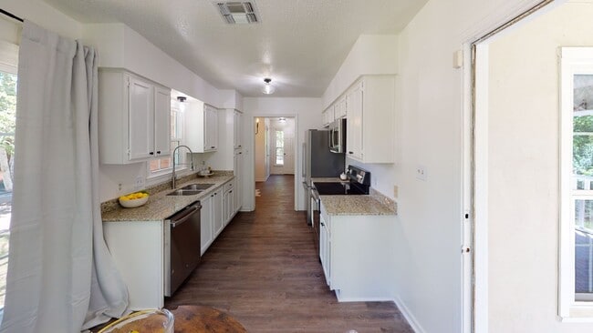 Building Photo - Heart of Baton Rouge-Spacious 3-bedroom,2-bathroom Condominium