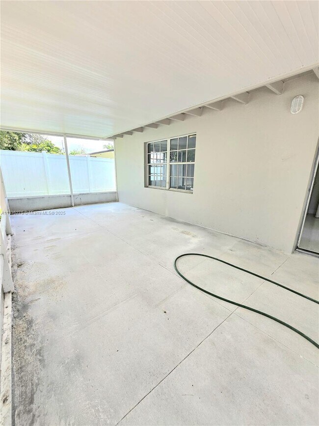 Building Photo - 830 NE 143rd St