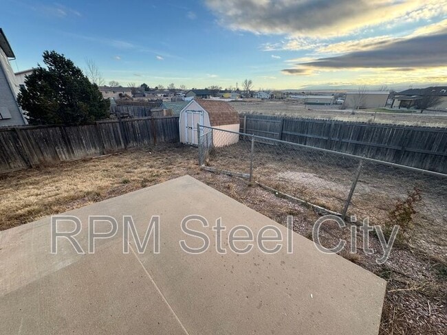 Building Photo - 498-498 W Bellflower Dr