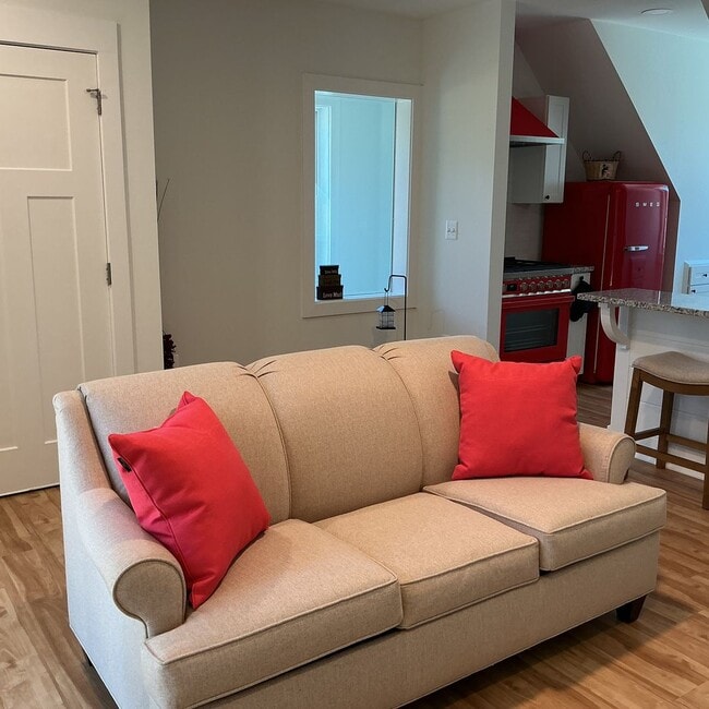 Building Photo - Perfect 1 Bedroom Fully Finished Apartment