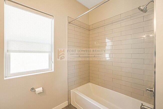 Building Photo - Amazing Rental in Lower Arcadia available ...