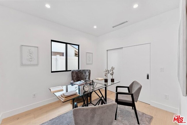 Building Photo - 5456 Hazeltine Ave