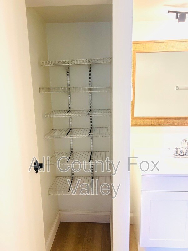 Building Photo - 1930 Kenilworth Cir