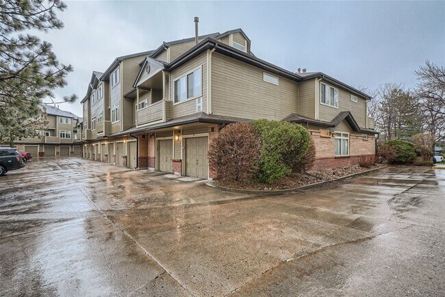 Building Photo - Desirable DTC Condo