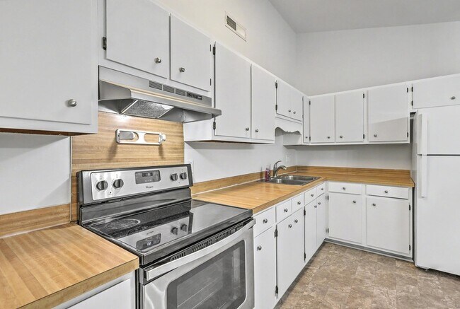 Building Photo - 104 Tweed Ct