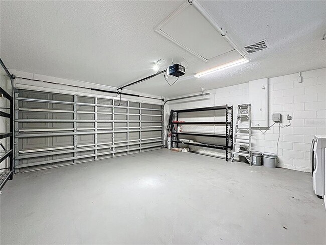 Building Photo - 236 Queen Mary Dr