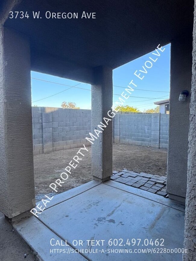 Building Photo - 3734 W Oregon Ave