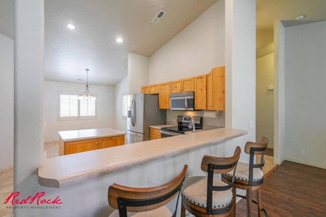 Building Photo - Partially Furnished 3 Bedroom Home with Co...