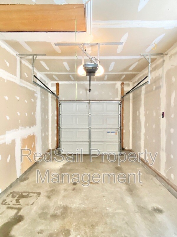 Building Photo - 405 Holmes Blvd