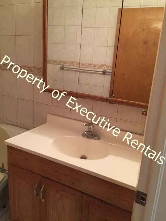 Building Photo - 2324 E Idaho Ave