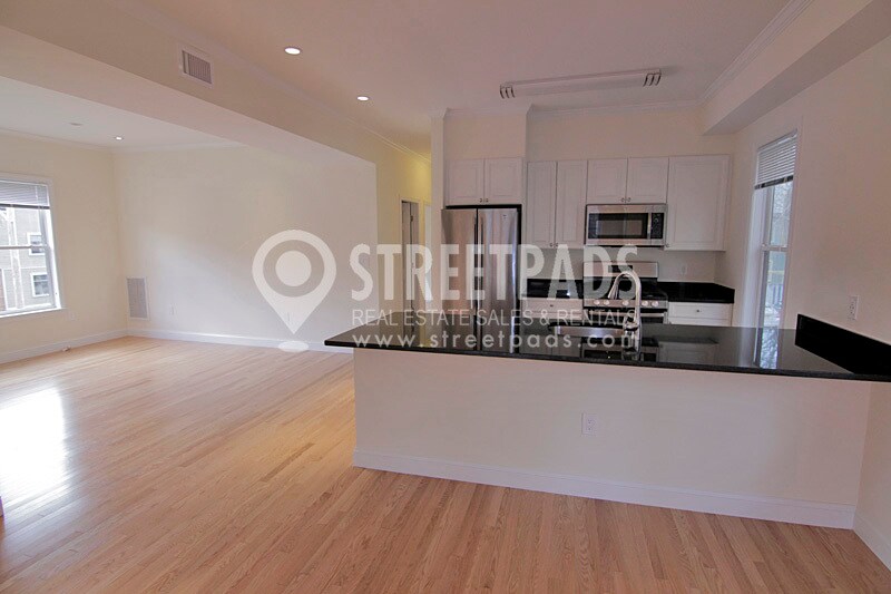 Building Photo - 15 Langdon St