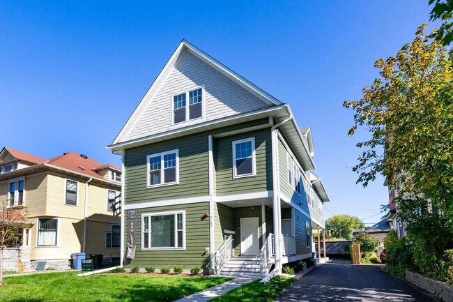 Building Photo - 2109 Aldrich Ave S