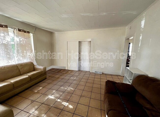 Primary Photo - 404 W Pierce St