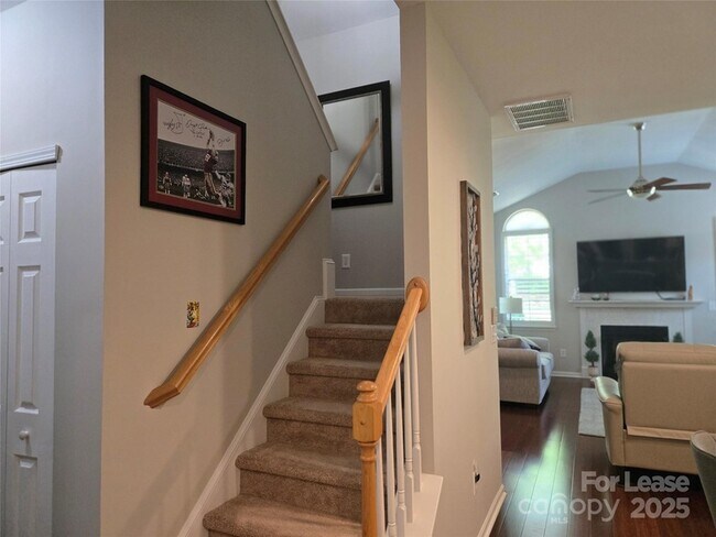 Building Photo - 809 Ledgestone Ct