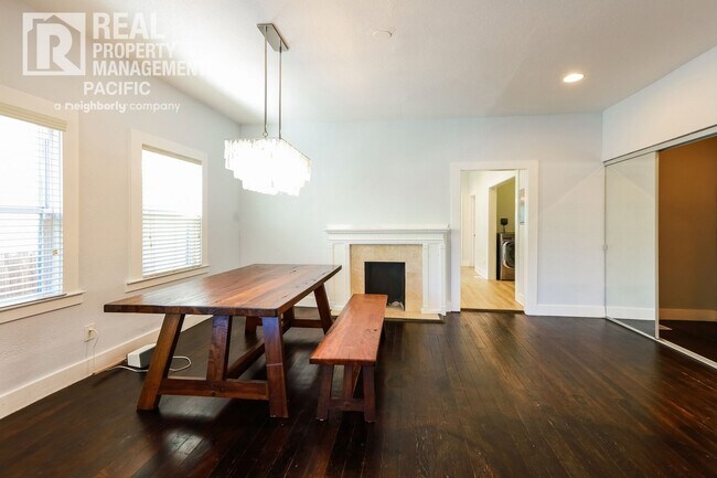 Building Photo - Bright & Spacious Oakland Home with Backya...