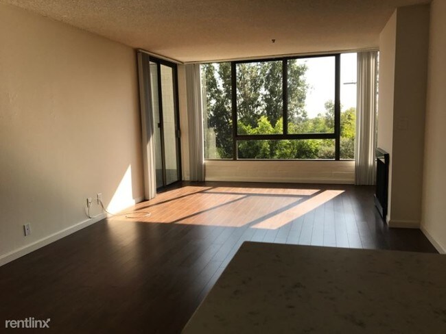 Building Photo - 2265 S Beverly Glen Blvd