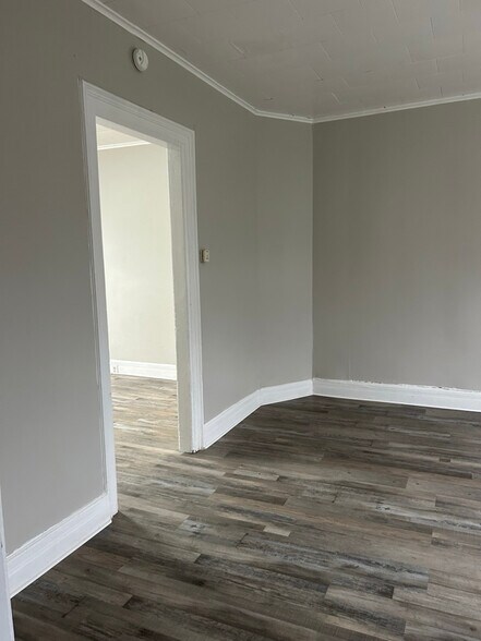 Building Photo - 133 W Van Buren St