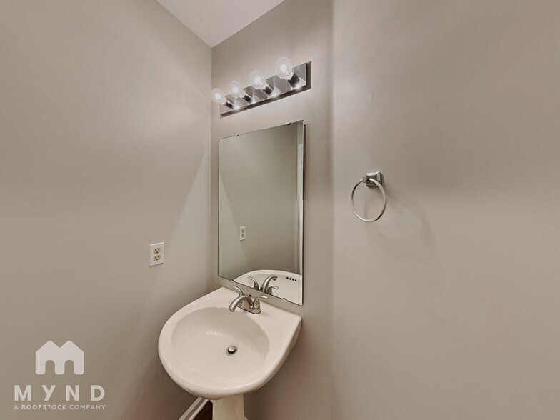Building Photo - 4520 Woodland Ct