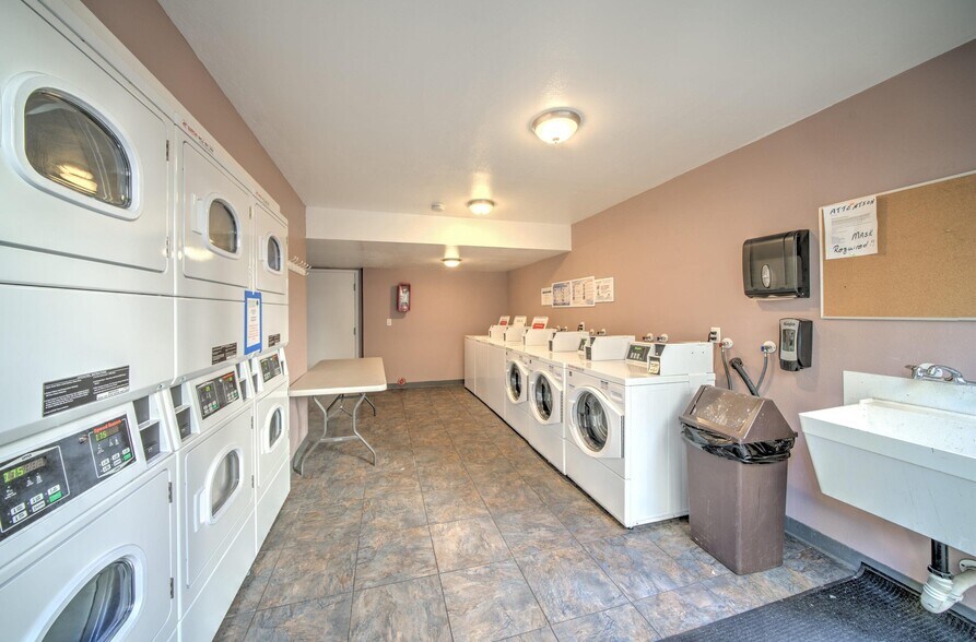 Building Photo - 2724 Oak Rd