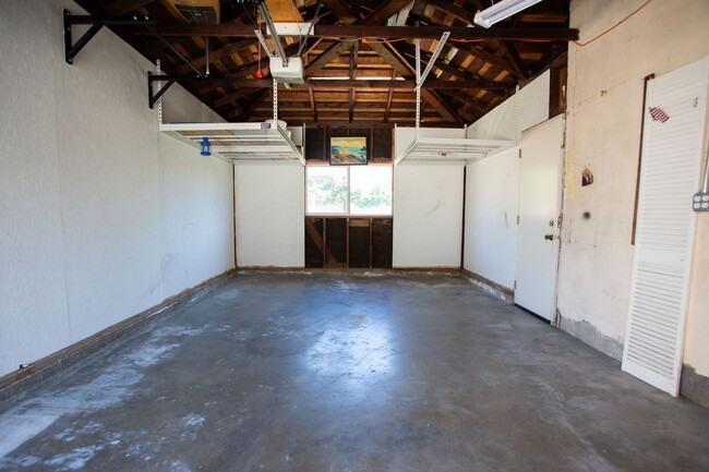 Building Photo - Lakewood Home, 2 Bedroom, 1 Bath with GREAT Backyard Space!