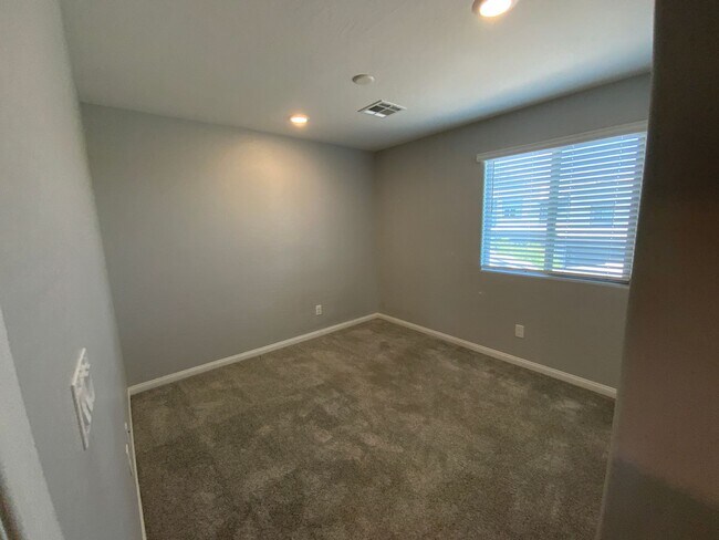 Building Photo - Townhouse in Summerlin North