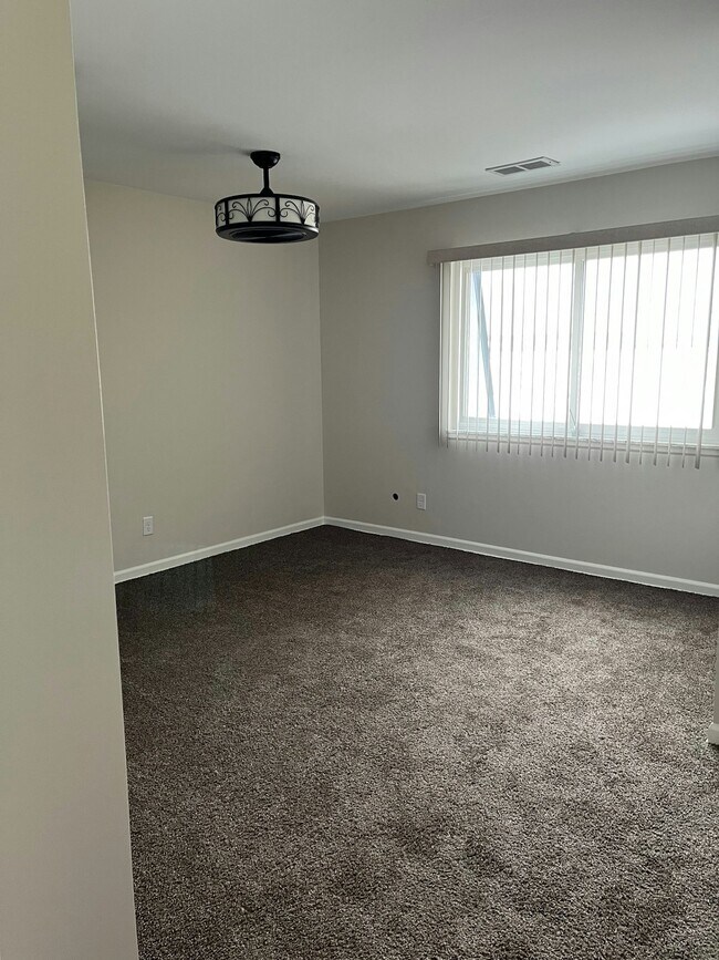 Building Photo - 201 Provincial Ct