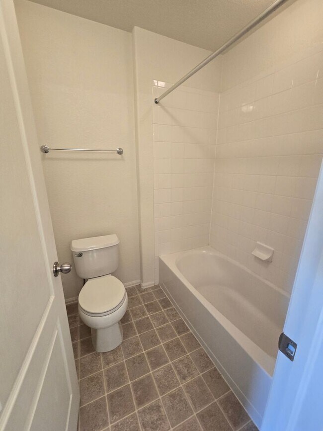 Building Photo - Beautiful 4-Bed, 3.5-Bath Home with Mounta...