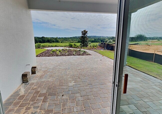 Building Photo - 15709 Vetta Dr