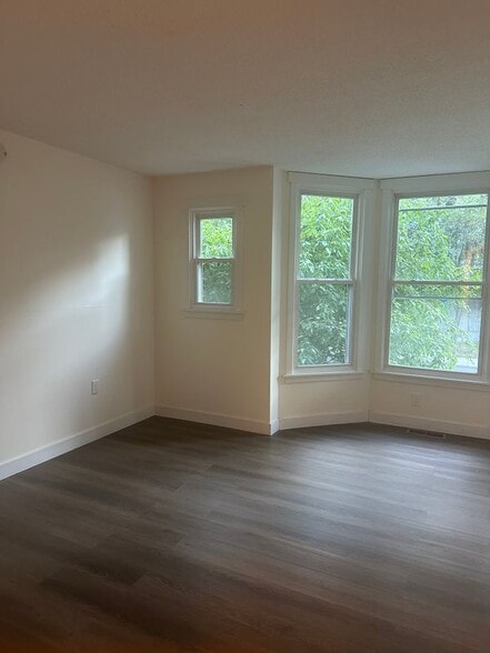 Building Photo - 136 Maple Ave