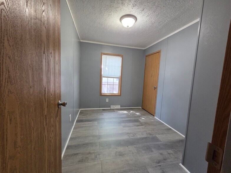 Building Photo - 1511 Mydland Rd