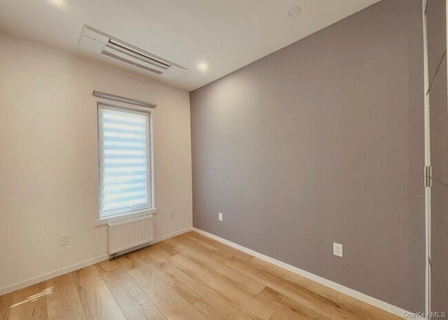 Building Photo - 71-53 69th Pl