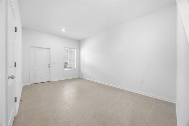 Building Photo - 3064 Chromatic St