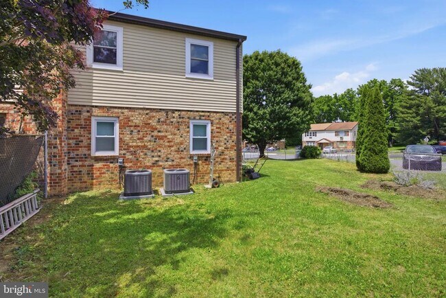 Building Photo - 63 Aston Ct