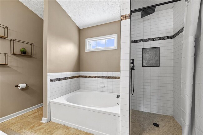 Building Photo - 6 Wavecrest Ct