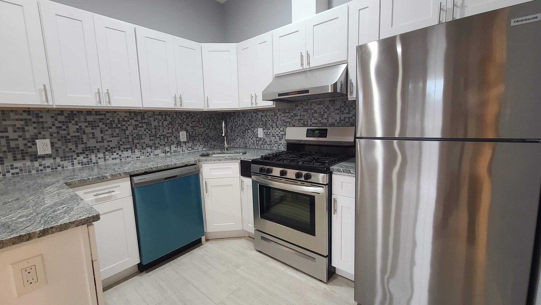 Building Photo - 100 Griffith St