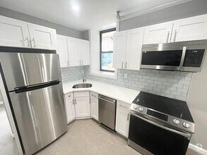 Building Photo - 3 bedroom in BRONX NY 10459