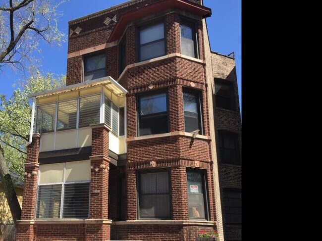 Building Photo - 2 bedroom in Chicago IL 60657
