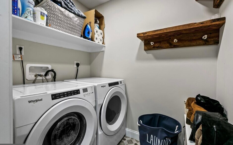 Laundry Room - 106 E Clement St