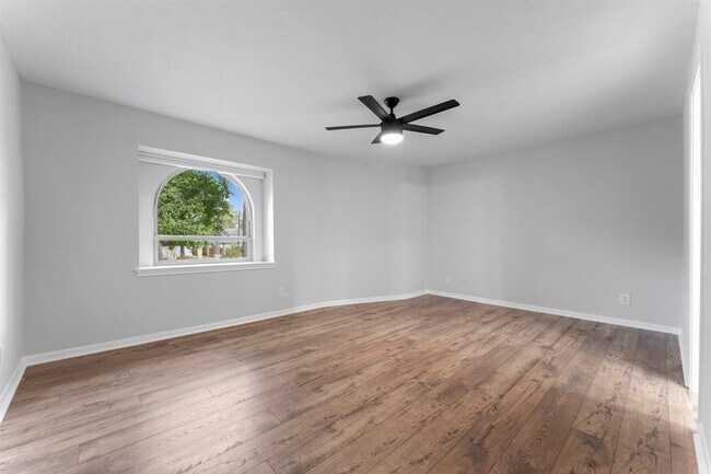 Building Photo - 8911 Tranquil Park Dr