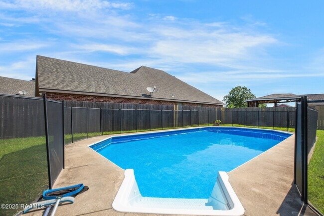 Building Photo - 201 Sandhill Crane Dr