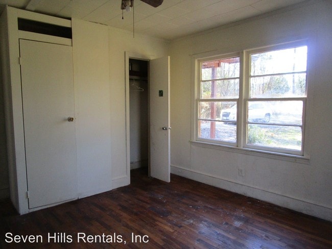 Building Photo - 3 br, 1 bath House - 756 Old Summerville Road