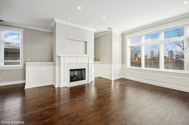 Building Photo - 3518 N Wilton Ave