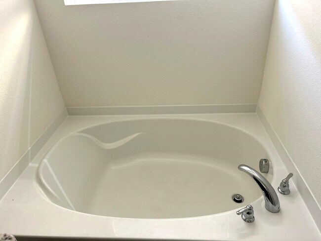 Building Photo - 7604 Oakmoss Loop