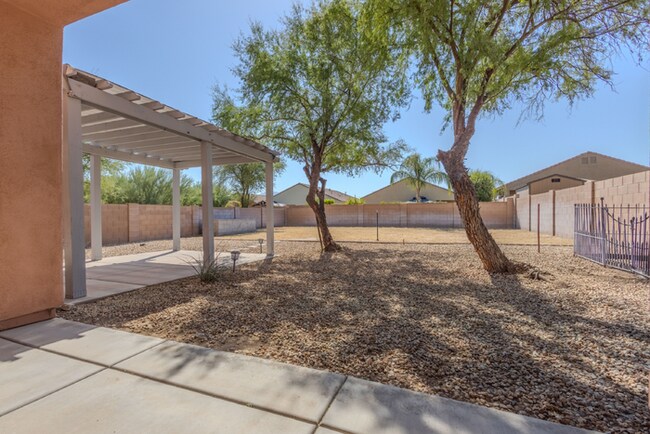 Building Photo - Beautiful home, close to Walmart, Sprouts and much more.