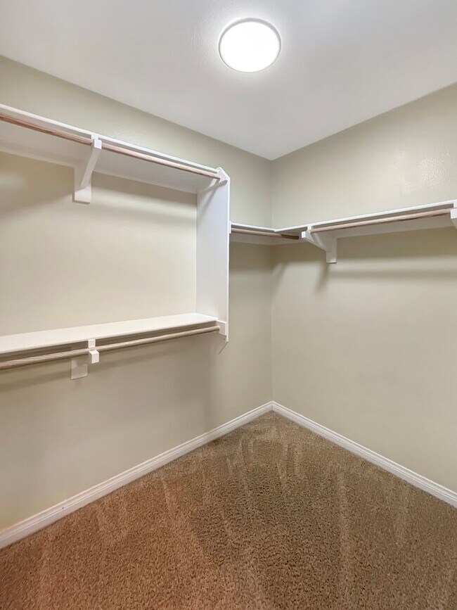 Building Photo - SD: Bright 2BD/2.5BA Townhome in Point Loma with Fireplace, Private Balcony & Tandem Garage