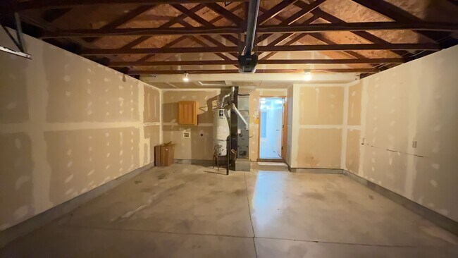 Building Photo - 3 Bedroom 1.5 Bath Home Fenced Yard, Shed & Garage