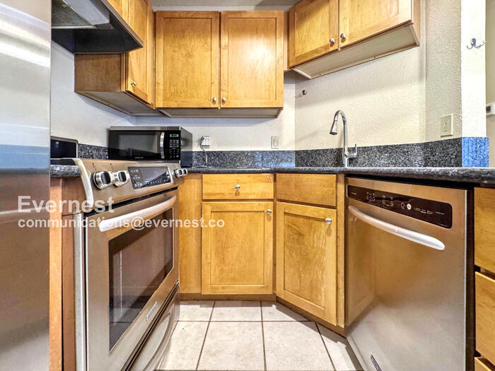 Building Photo - 777 Poplar Ave