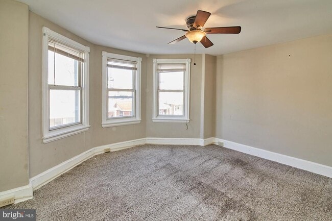 Building Photo - 1916 W 7th St